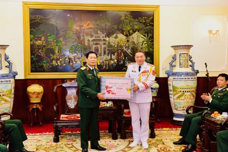Đoàn Bộ Tổng Tham mưu Quân đội nhân dân Việt Nam viếng Chủ tịch Hồ Chí Minh và thăm, chúc tết Bộ Tư lệnh Bảo vệ Lăng