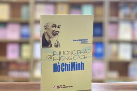 Xuất bản hai cuốn sách về tấm gương đạo đức, phong cách Hồ Chí Minh